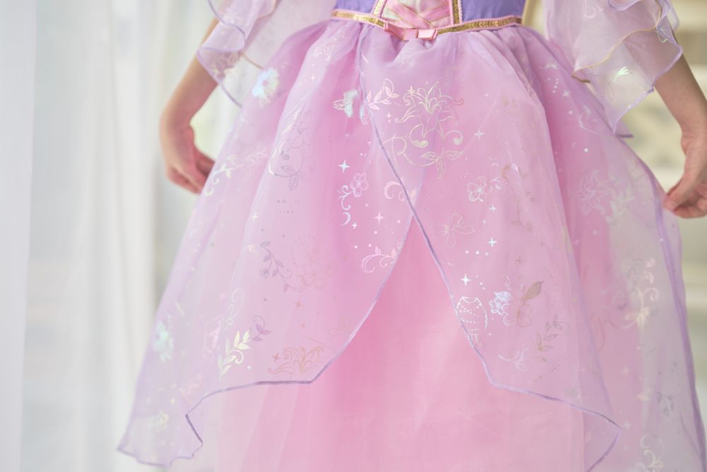 公式 ショップディズニー こだわりの本格的なドレスで 憧れのプリンセスになりきり