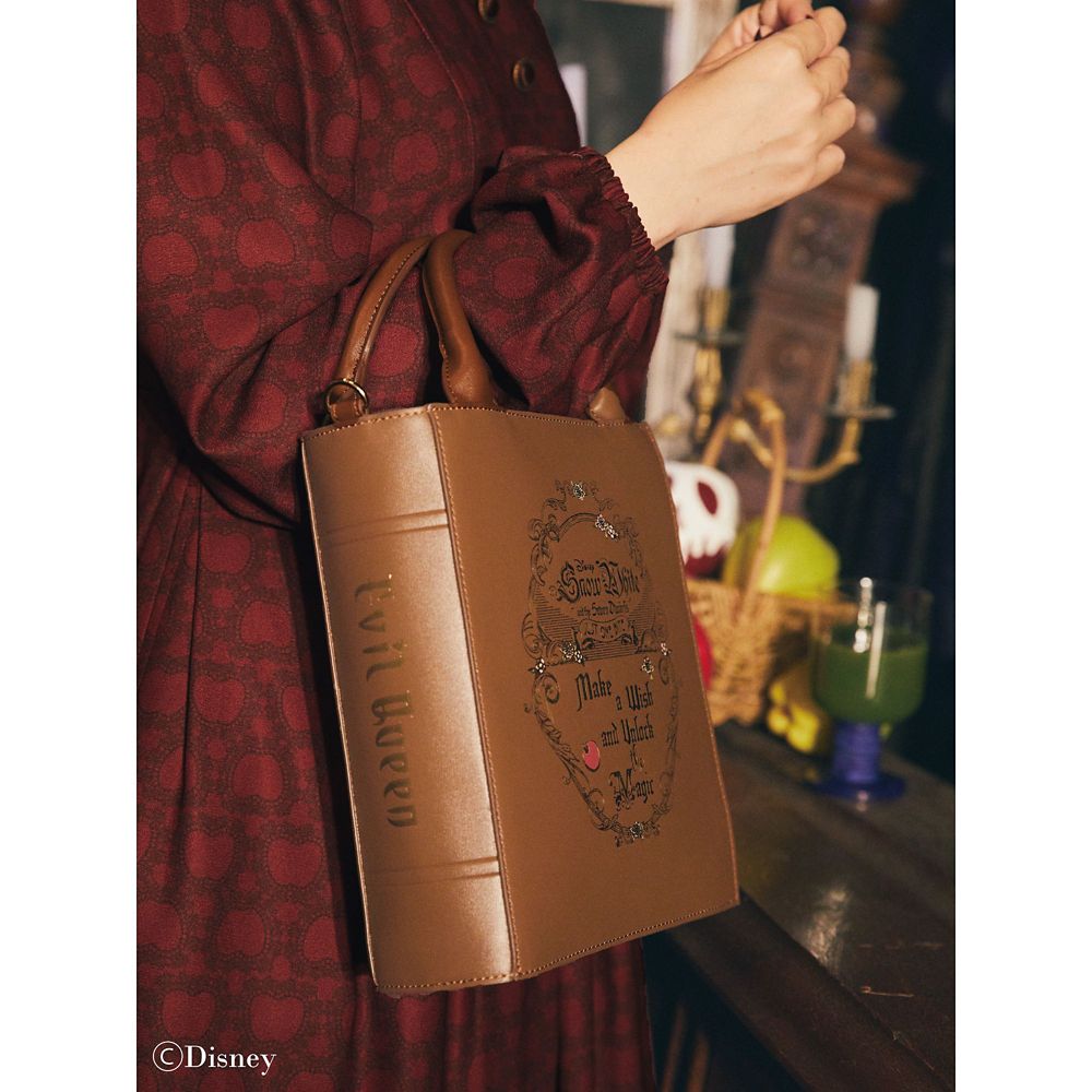 女王　ブック型ショルダーバッグ