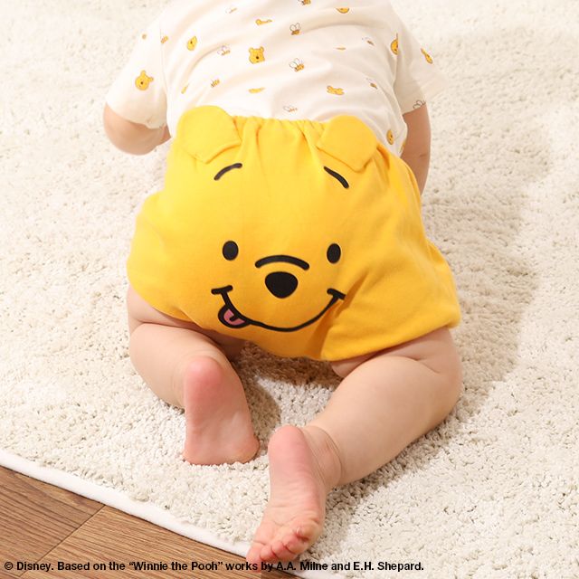 【ベビードール】プー キャラクターベビーブルマ 7909 / 腹囲38cm ベビーサイズ 赤ちゃん 出産祝い 贈り物 プレゼント ベビー服 立体モチーフ ウエスト総ゴム 綿100％