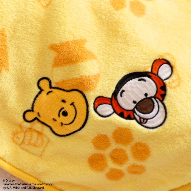 【ベビードール】プー おくるみ 8893 / ベビーサイズ 赤ちゃん 出産祝い プレゼント 贈り物 ベビー用品 内側フリース素材 外側ボア素材 防寒 フード付き 面ファスナー留め