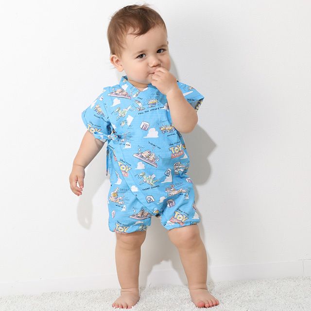 【ベビードール】トイ・ストーリー ベビー甚平 9531B / トイ・ストーリー ベビーサイズ 赤ちゃん 出産祝い 贈り物 プレゼント ベビー服 つなぎ 吸汗 速乾 グラフティ 着物