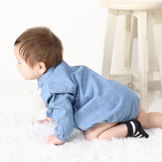 【ベビードール】ミッキー ワッペンデニムロンパース 0300B / ドナルド プルート 70-80cm 赤ちゃん リンクコーデ ペアルック 親子コーデ 出産祝い 贈り物 プレゼント ベビー服 つなぎ 長袖 綿100％