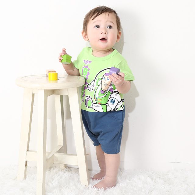 【ベビードール】バズライトイヤー 蓄光キャラクターロンパース 0403B / トイ・ストーリー 80cm ベビーサイズ 赤ちゃん ベビー服 リンクコーデ ペアルック 親子コーデ つなぎ 半袖 ボディ肌着 暗いところで光る 綿100％ 天竺素材