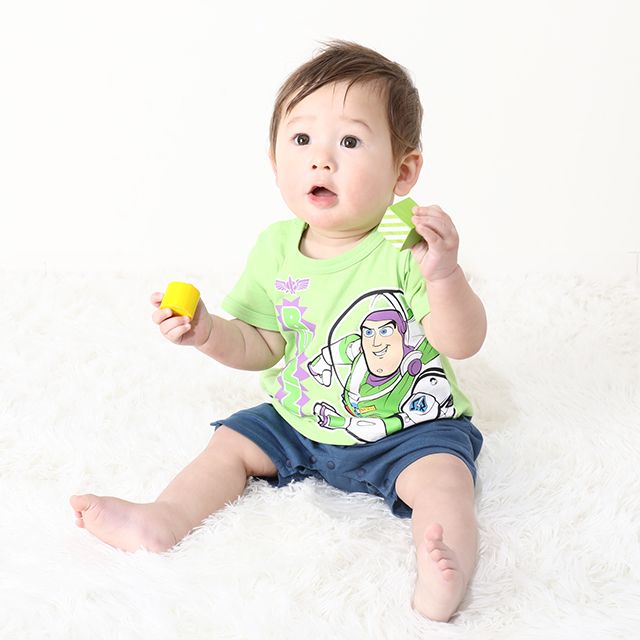 【ベビードール】バズライトイヤー 蓄光キャラクターロンパース 0403B / トイ・ストーリー 80cm ベビーサイズ 赤ちゃん ベビー服 リンクコーデ ペアルック 親子コーデ つなぎ 半袖 ボディ肌着 暗いところで光る 綿100％ 天竺素材