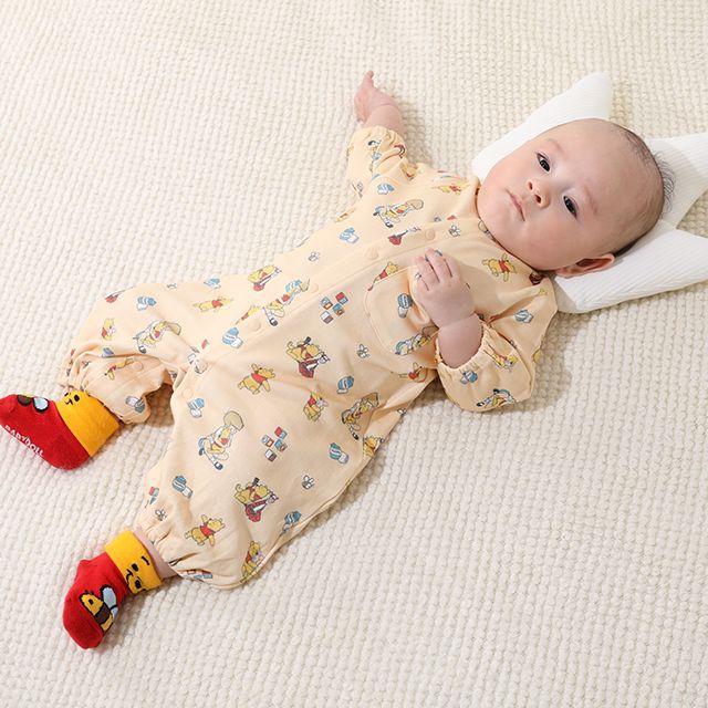 【ベビードール】プー 総柄2WAYオール 0637B / 50-70cm ベビーサイズ 赤ちゃん 出産祝い 贈り物 プレゼント ベビー服 つなぎ 長袖 ドレスオール カバーオール 綿100％