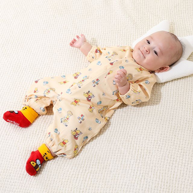 【ベビードール】プー 総柄2WAYオール 0637B / 50-70cm ベビーサイズ 赤ちゃん 出産祝い 贈り物 プレゼント ベビー服 つなぎ 長袖 ドレスオール カバーオール 綿100％