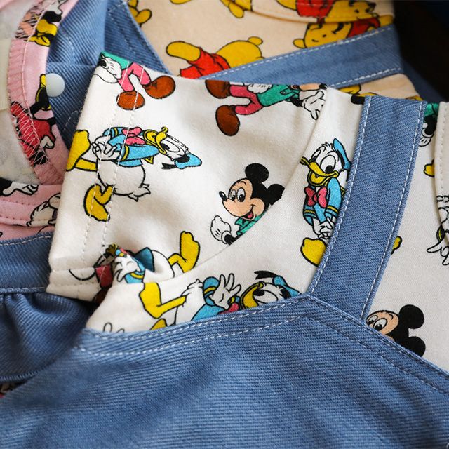 【ベビードール】ミッキー 総柄サロペット風ロンパース 1209B / 70-80cm ベビーサイズ 赤ちゃん 出産祝い 贈り物 プレゼント ベビー服 半袖 デニムサロペット風 ニットデニム