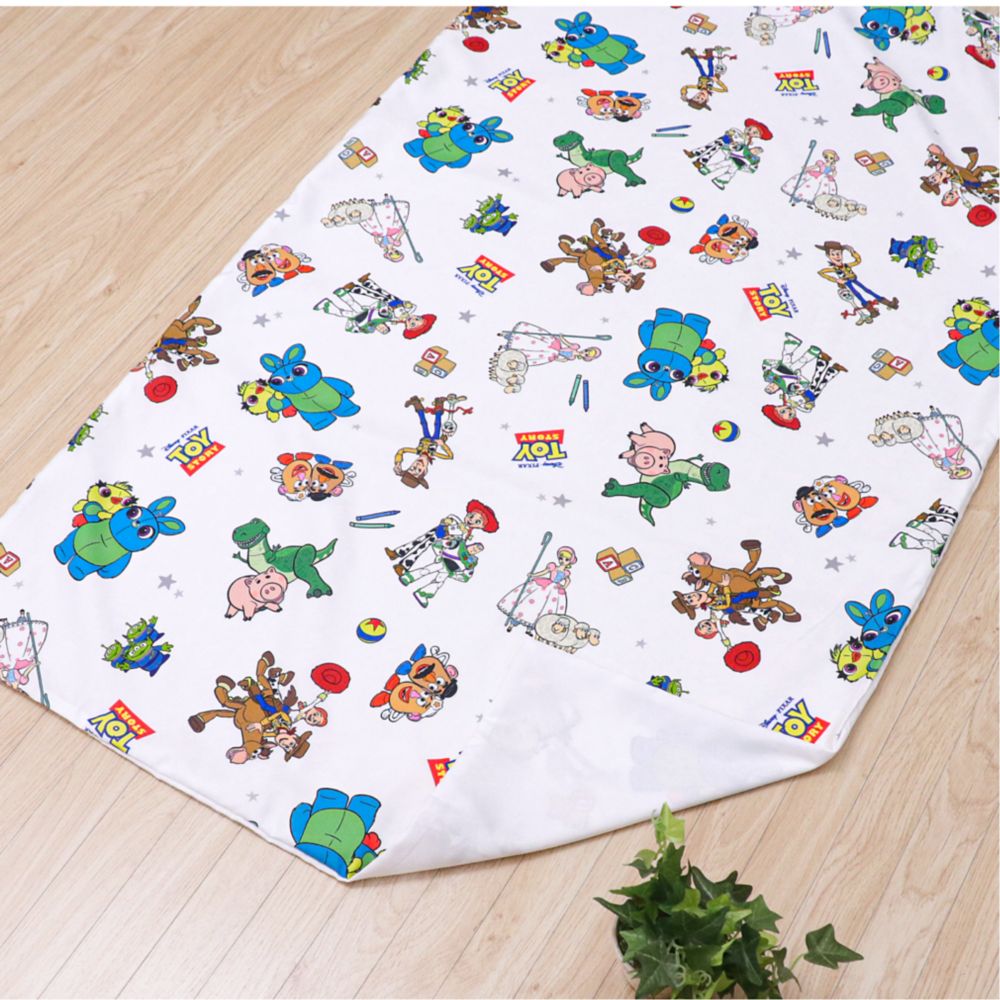 トイ・ストーリー お昼寝敷き布団カバー 75&times;125cm ウッディ バズ・ライトイヤー ジェシー エイリアン ミスター・ポテトヘッド ミセス・ポテトヘッド レックス ハム ボー・ピープ ピーチスキン加工 お昼寝布団カバー NZ3028-T6