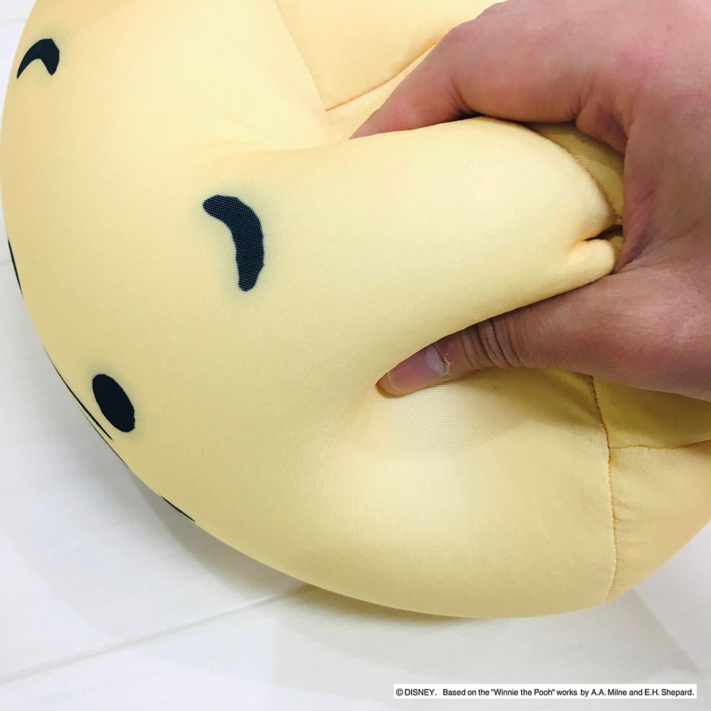 プー　もちもちビーズ抱きクッション