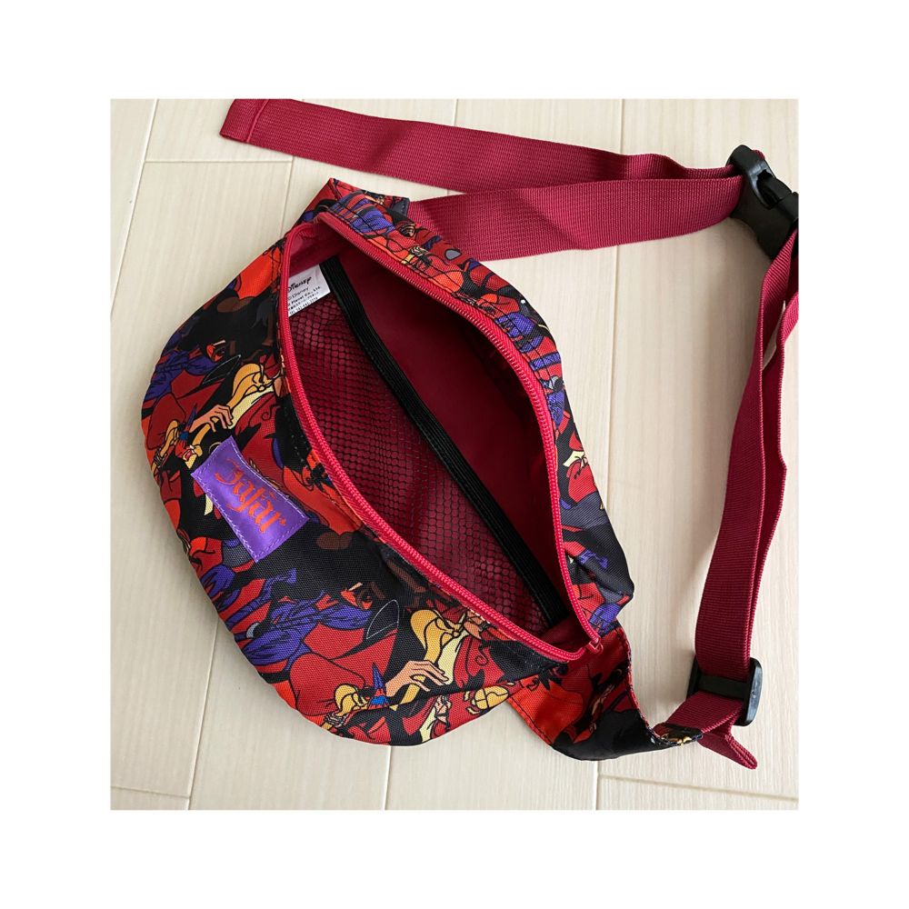 ノスタルジカ 総柄ボディバッグ アラジン/ジャファー