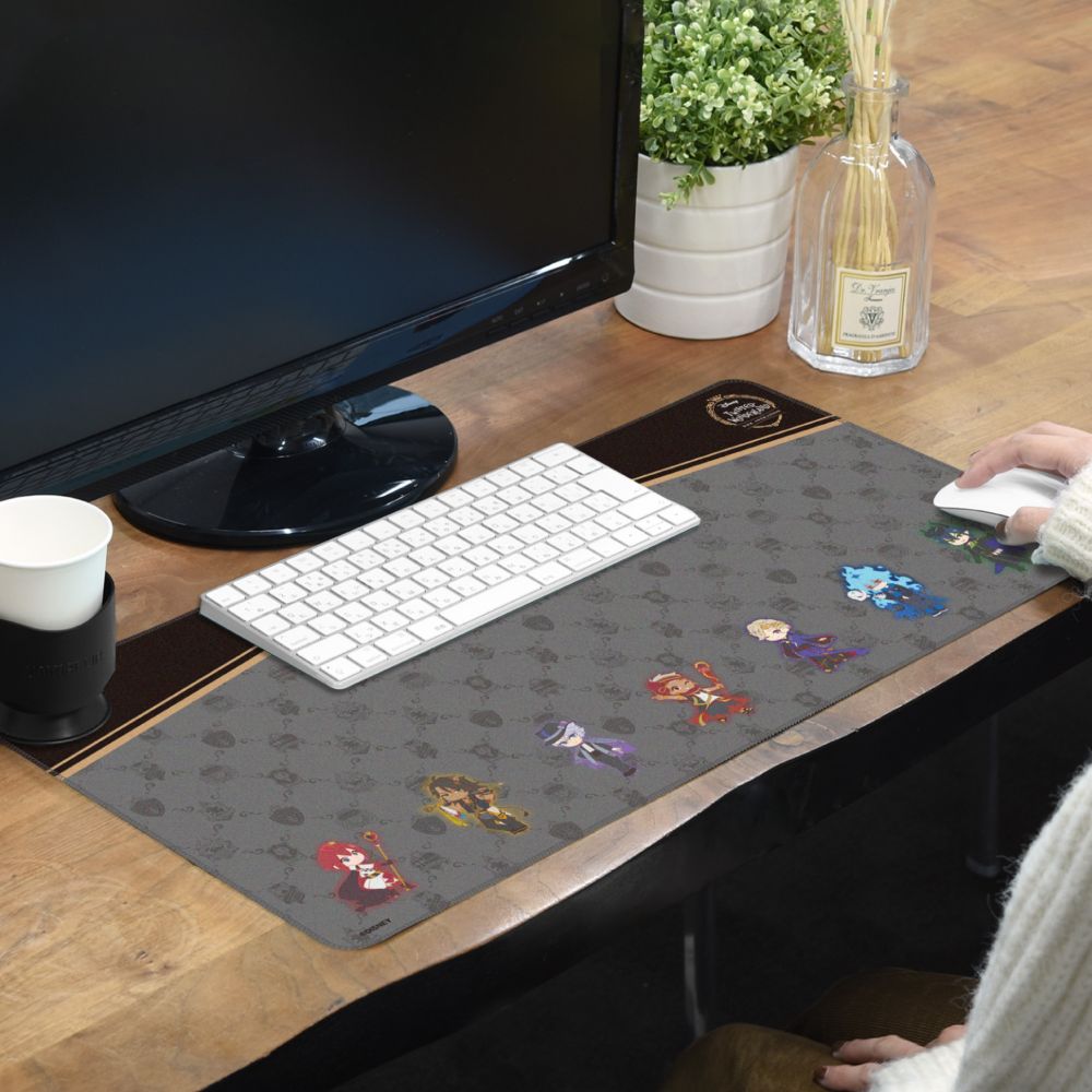 【予約商品】ツイステッドワンダーランド 寮長 デスクマット DNG-332B