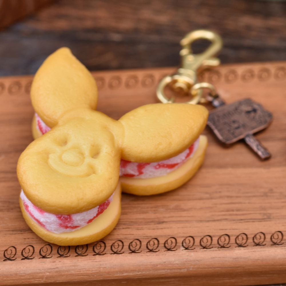 【キューポット】ピグレット /バッグチャーム　ストロベリー クッキーサンドアイス