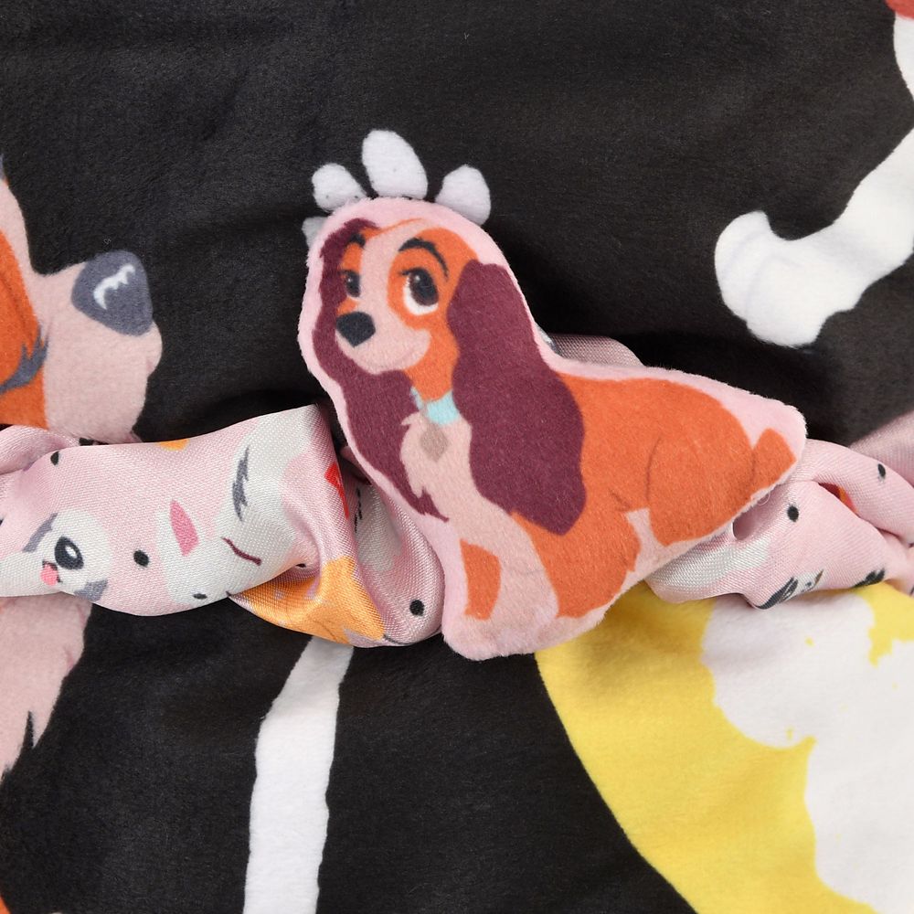 公式 ショップディズニー ディズニーキャラクター ブランケット シュシュ付き Dog Day 22