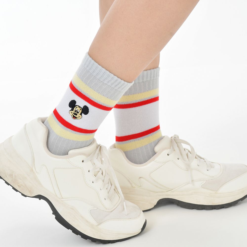 ケイトモスポスター ミッキー足