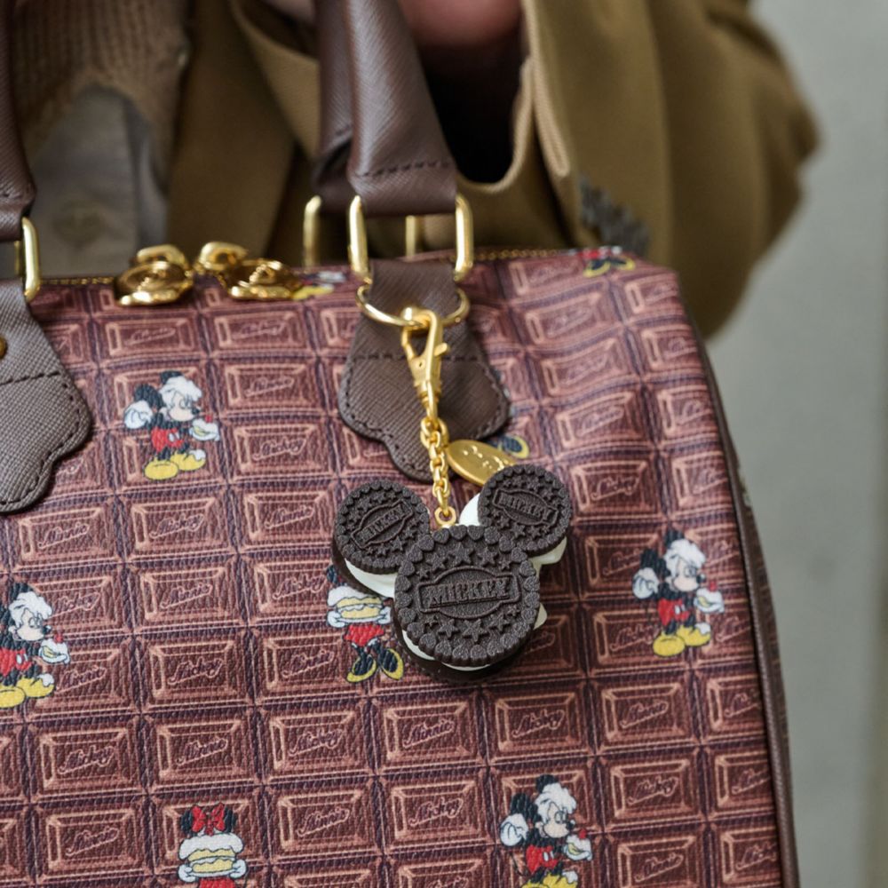 【キューポット】ミッキーマウス/バッグチャーム　クリームサンド ココア クッキー