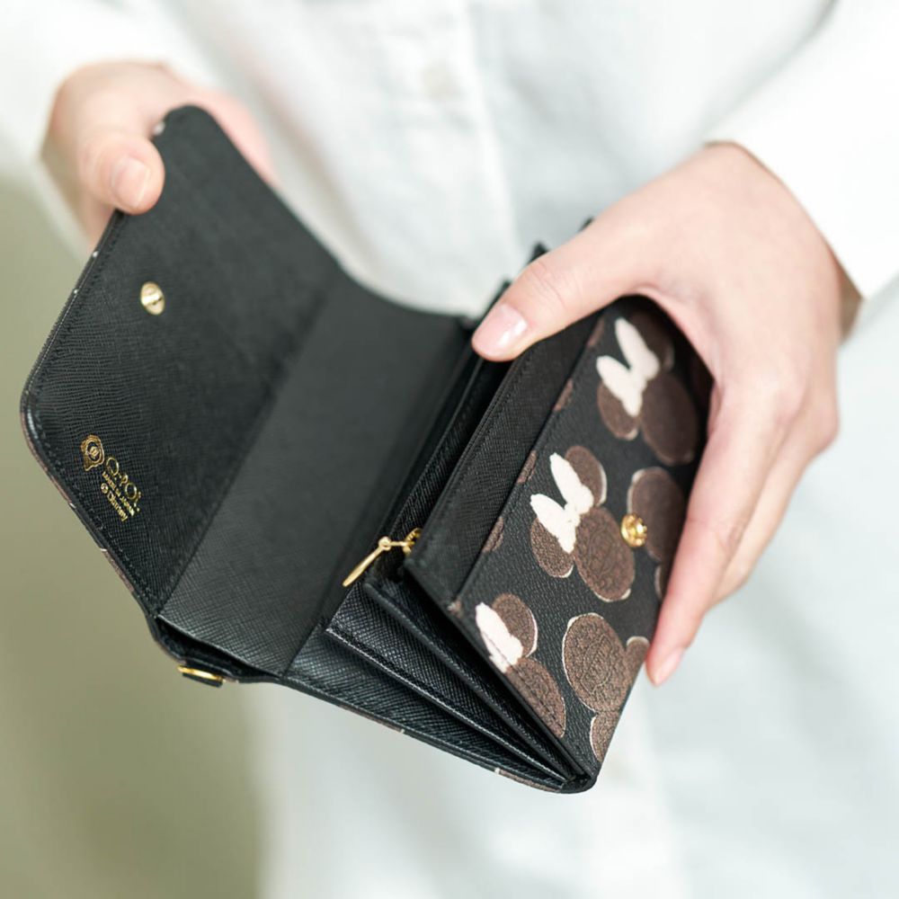 【キューポット】ラウンドファスナーウォレット　ミッキー&ミニー クリームサンド ココアクッキー