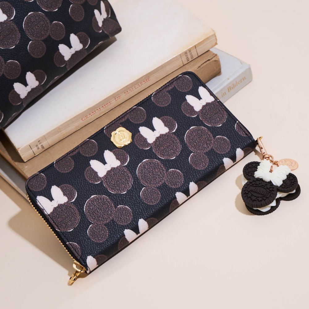 【キューポット】ラウンドファスナーウォレット　ミッキー&ミニー クリームサンド ココアクッキー