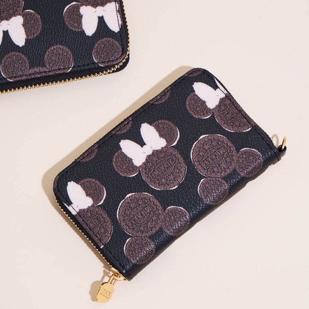 【キューポット】コンパクト ラウンドファスナー ウォレット　ミッキー&ミニー クリームサンド ココアクッキー