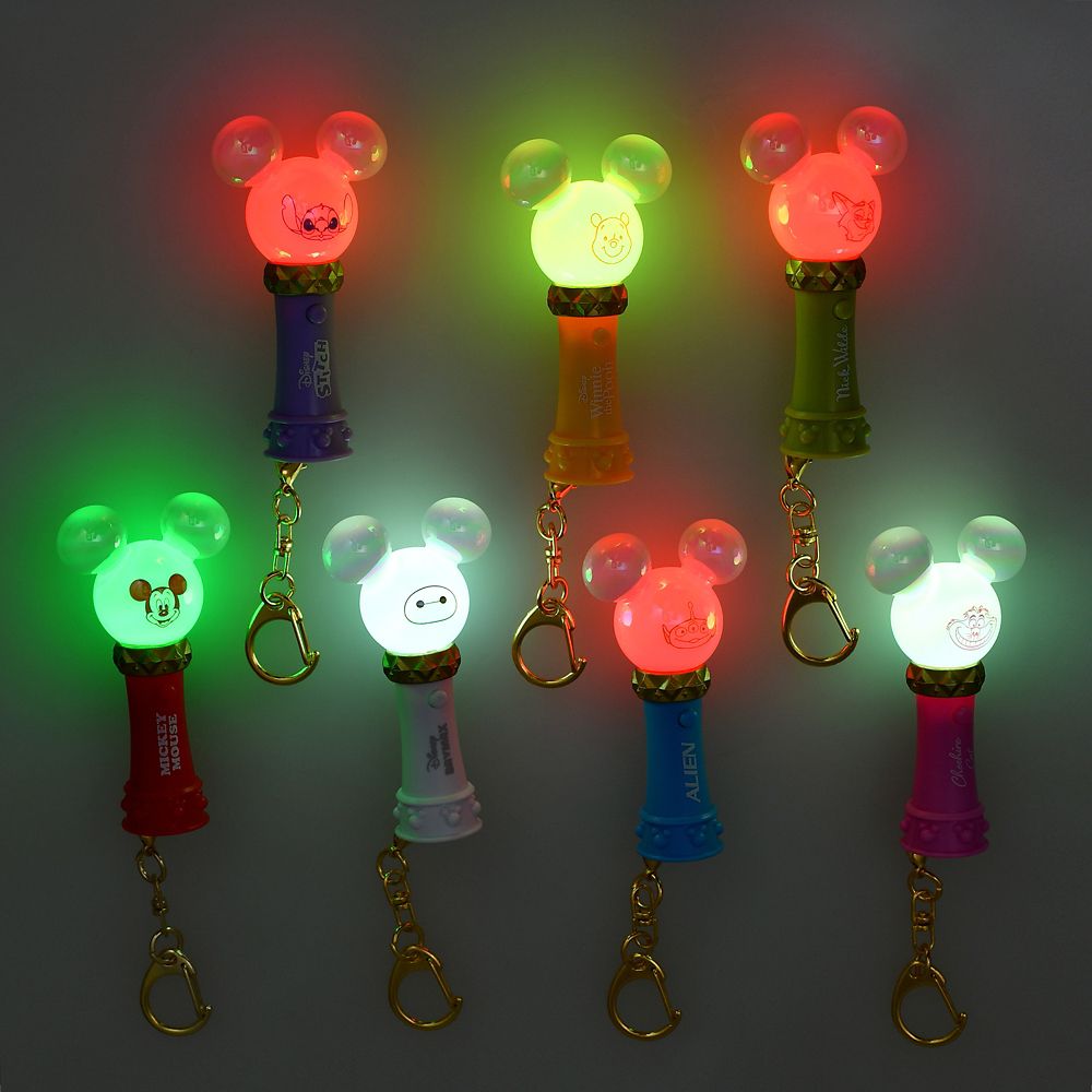 ディズニーキャラクター シークレットキーホルダー ７色変化 ペンライト ライトアップ