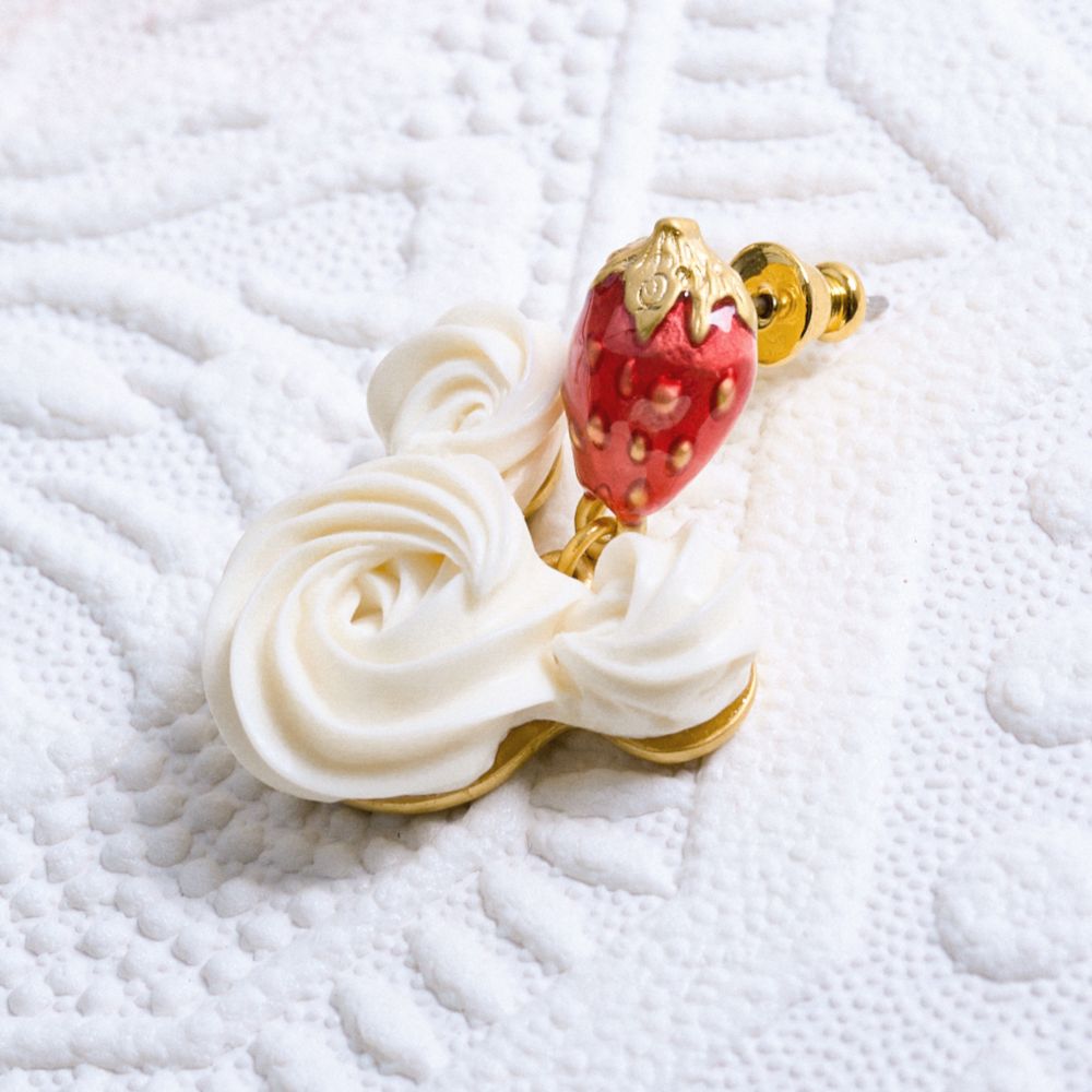 【キューポット】ミニー/ピアス　ストロベリーホイップクリーム