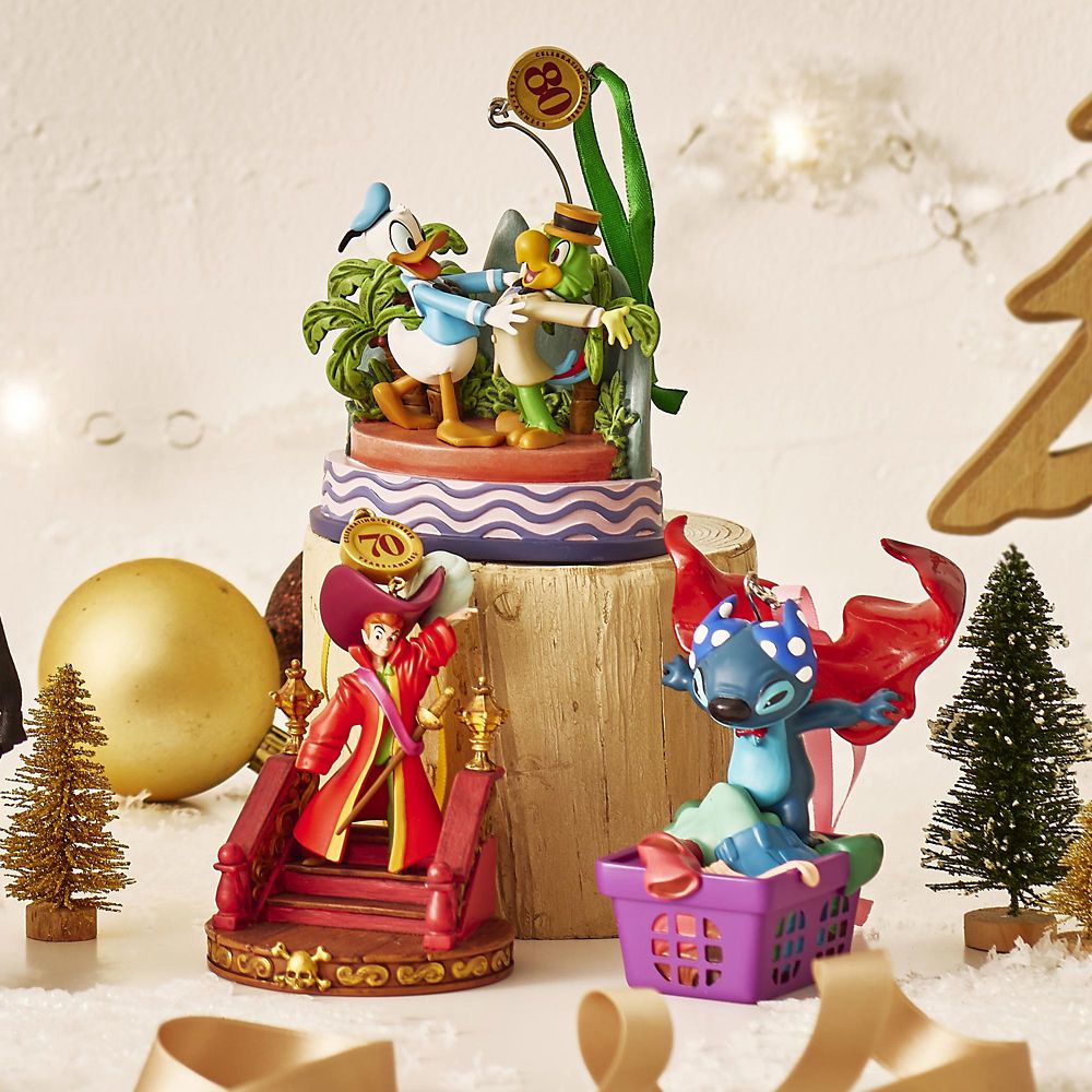 ディズニークリスマスツリー型ディスプレイスタンドオーナメント