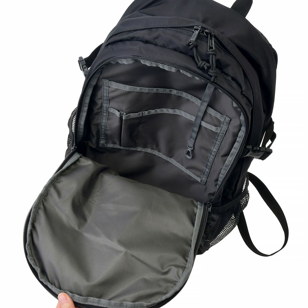 【再入荷】【Coleman(R)】ミッキー リュックサック・バックパック 25L ブラック 刺しゅう WALKER