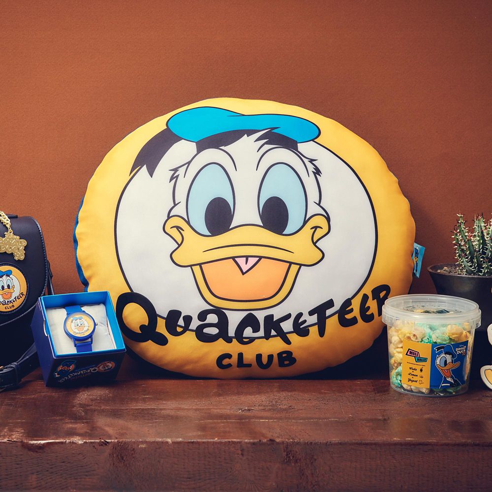 公式】ディズニーストア.jp | ドナルド クッション Cool DONALD DUCK 