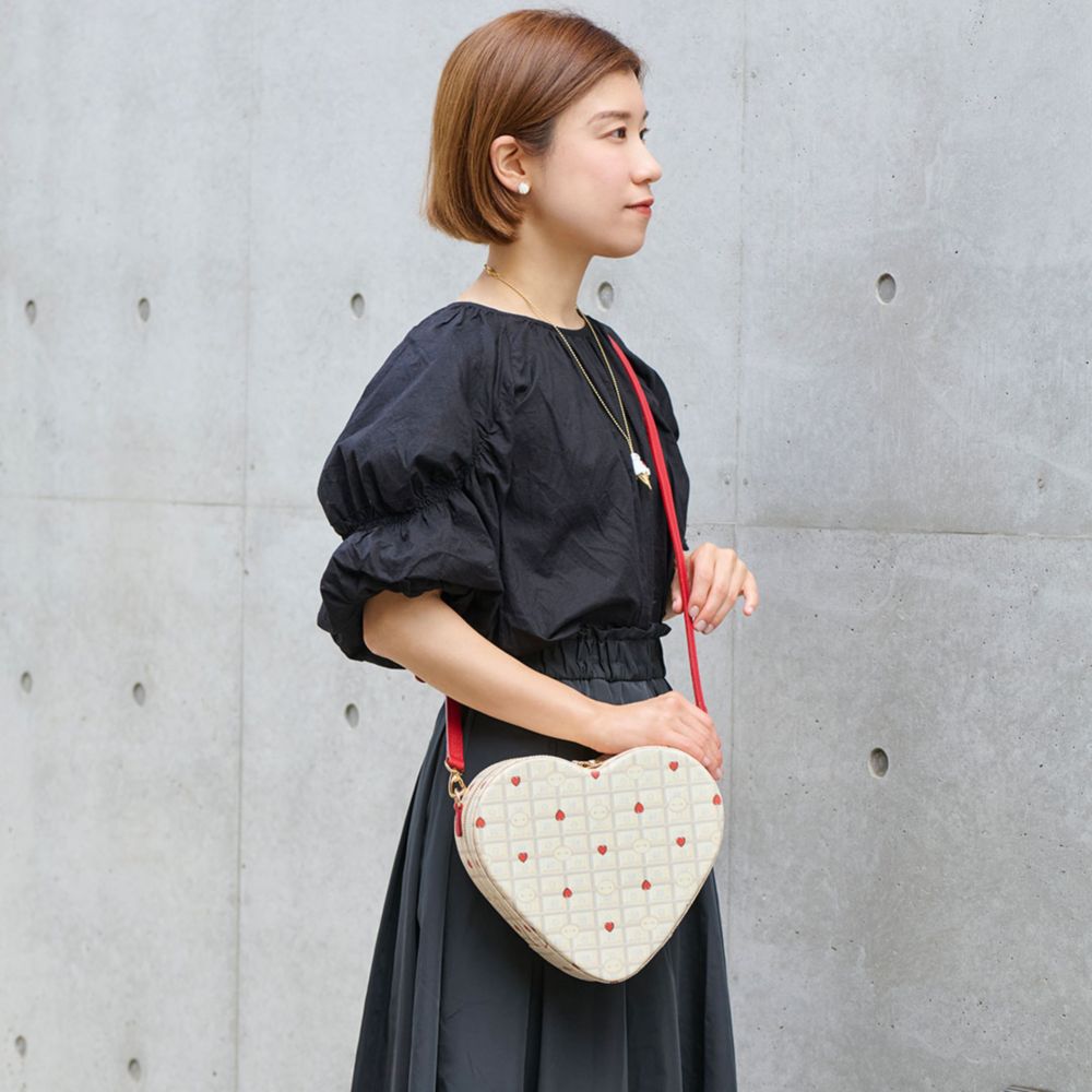 【キューポット】ベイマックス/ハートクロス ボディバッグ　チョコレート