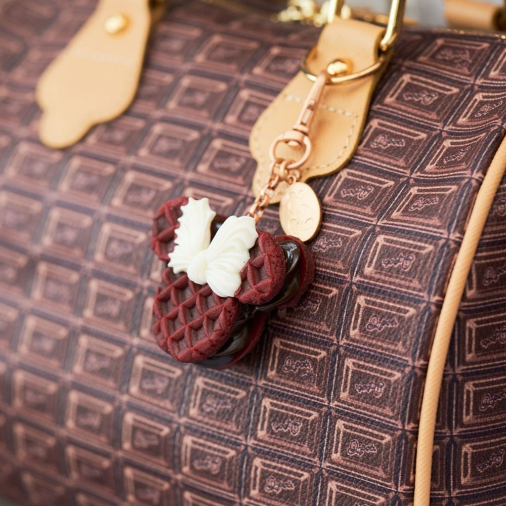 【キューポット】ミニーマウス/バッグチャーム　ストロベリーワッフル