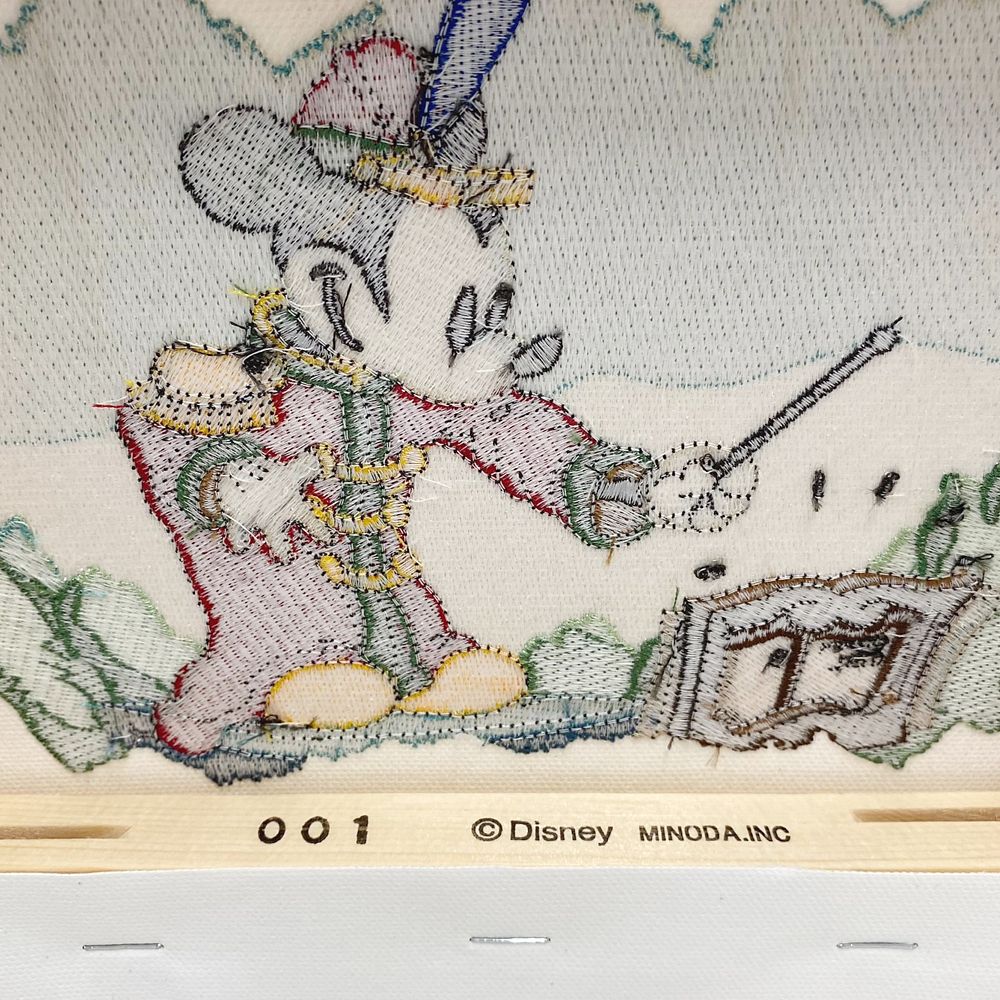 刺しゅうキャンバスアート　「ミッキーマウス」
