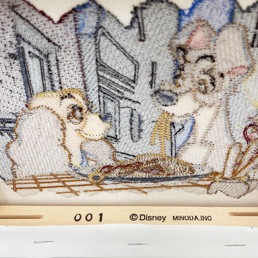 刺しゅうキャンバスアート　「わんわん物語」