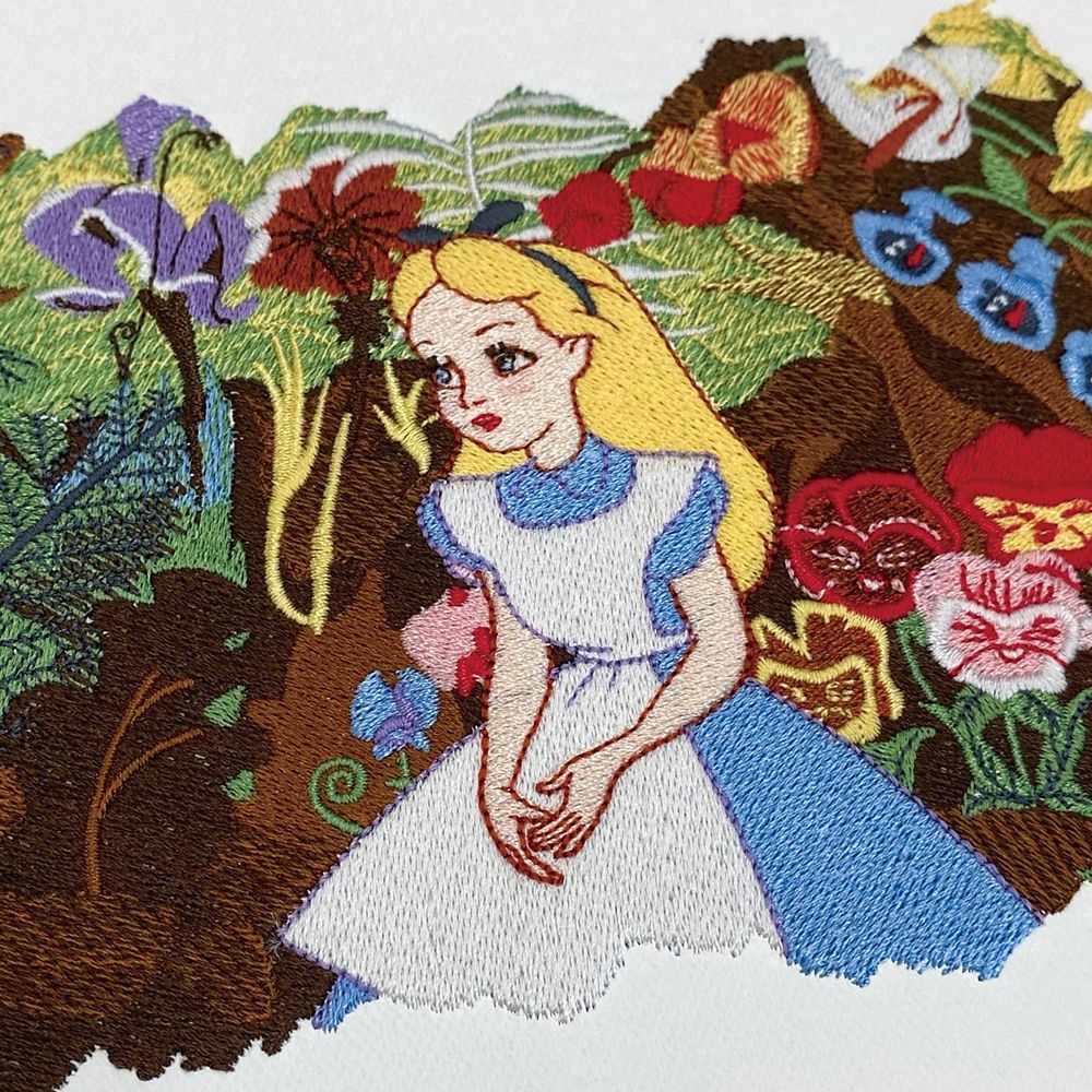 刺しゅうキャンバスアート　『ふしぎの国のアリス』