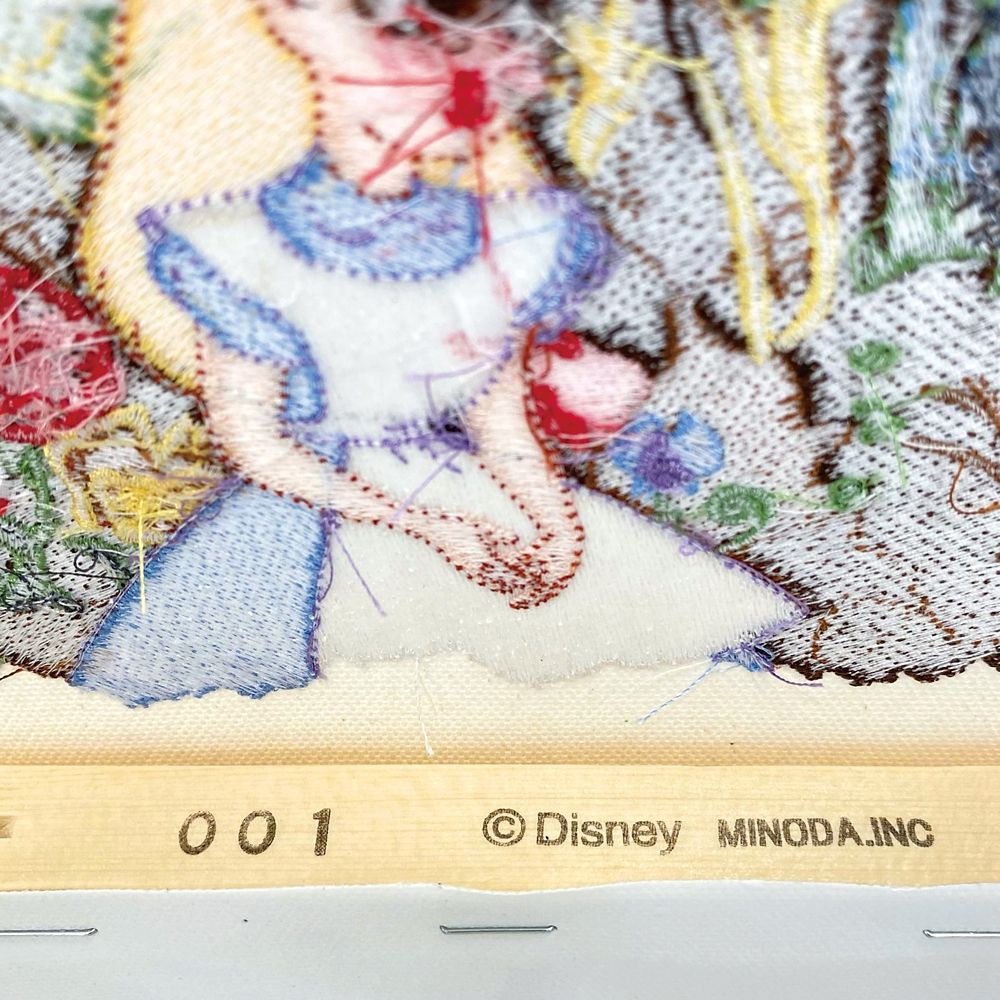 刺しゅうキャンバスアート　『ふしぎの国のアリス』