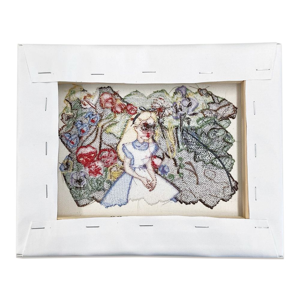 刺しゅうキャンバスアート　『ふしぎの国のアリス』