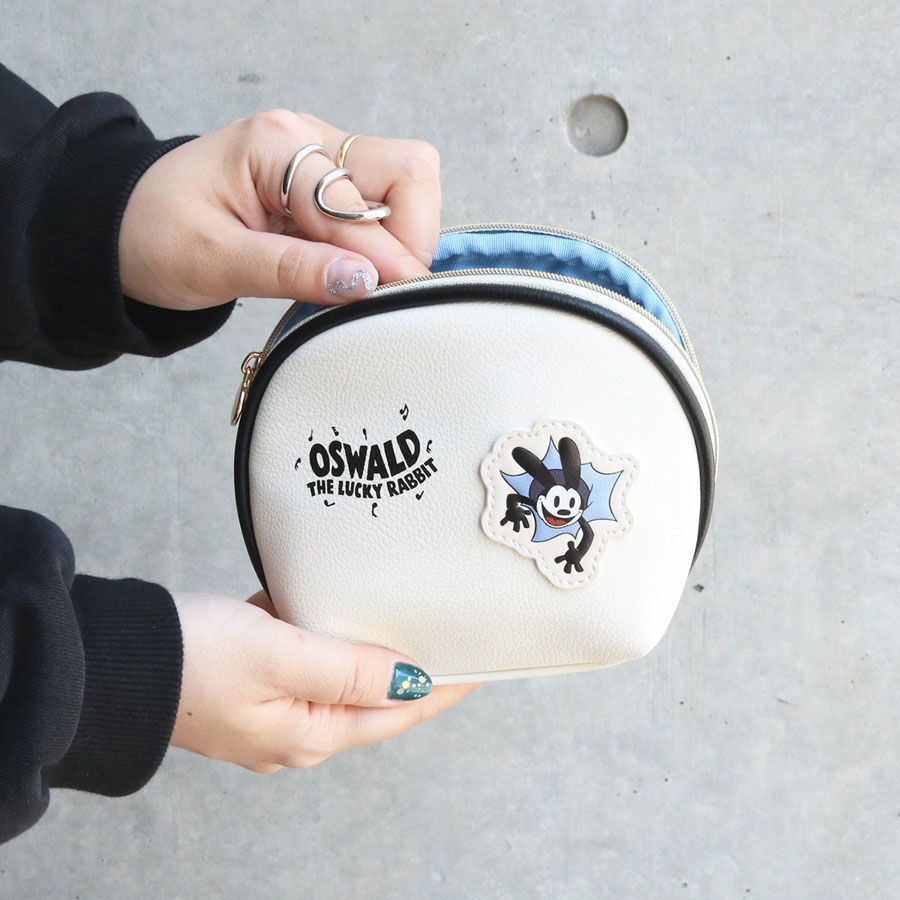 【ACCOMMODE】『オズワルド・ザ・ラッキー・ラビット』オズワルドワッペンラウンドポーチ(D-SK1202/WH)