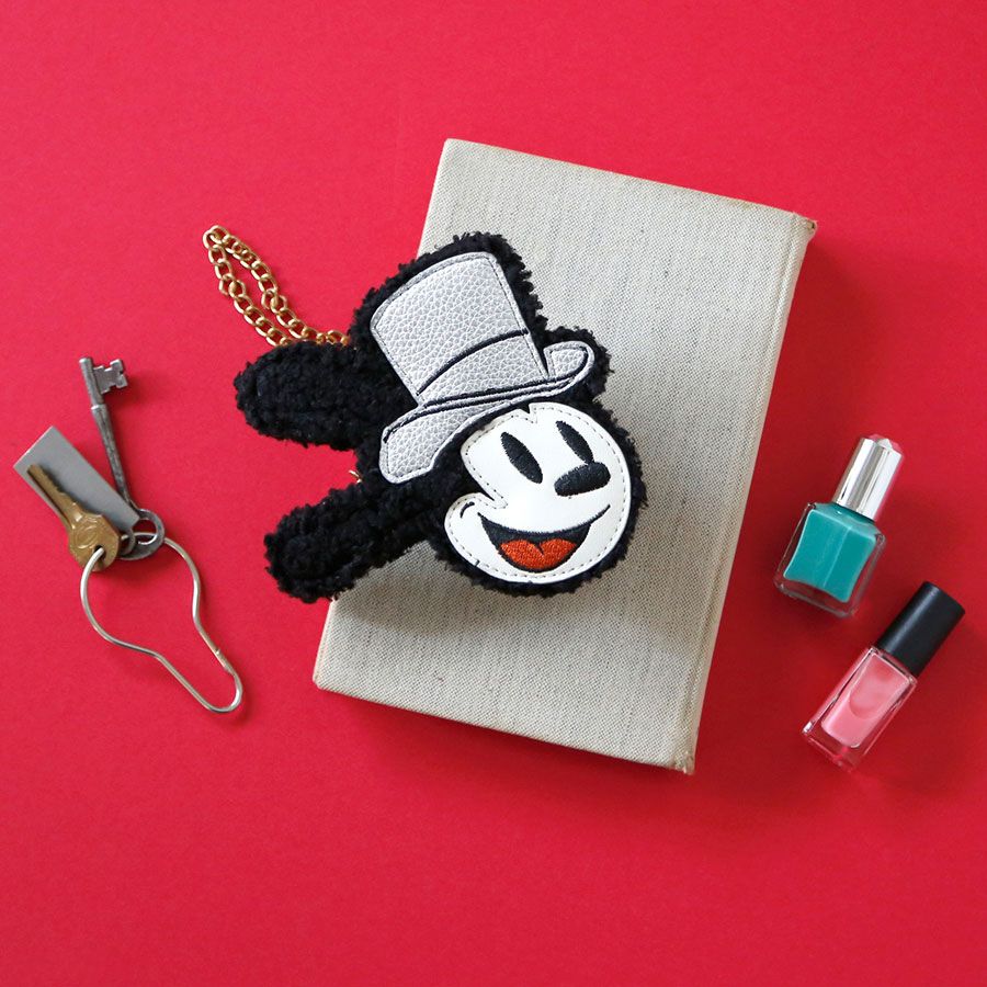 【ACCOMMODE】『オズワルド・ザ・ラッキー・ラビット』オズワルドボアポーチチャーム(D-ST1731/BK)