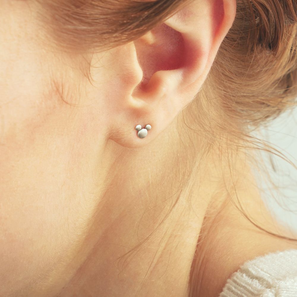 [セカンドピアス]Ptミッキーマウス　ハーフセカンドピアス