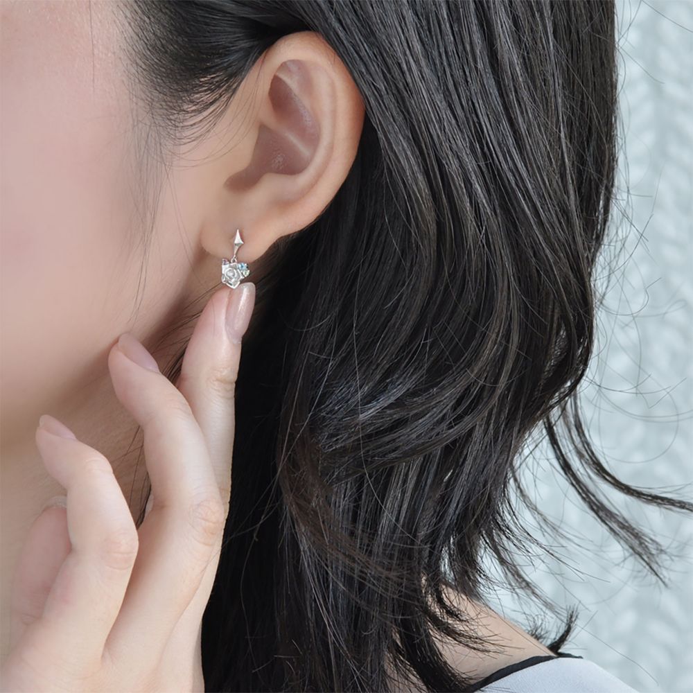 【送料無料】ディズニープリンセス　眠れる森の美女　オーロラ姫　ホワイトゴールド　ピアス