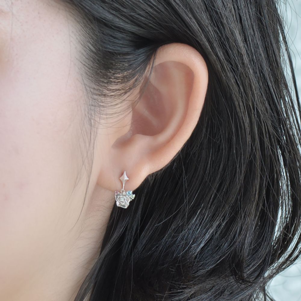 【送料無料】ディズニープリンセス　眠れる森の美女　オーロラ姫　ホワイトゴールド　ピアス