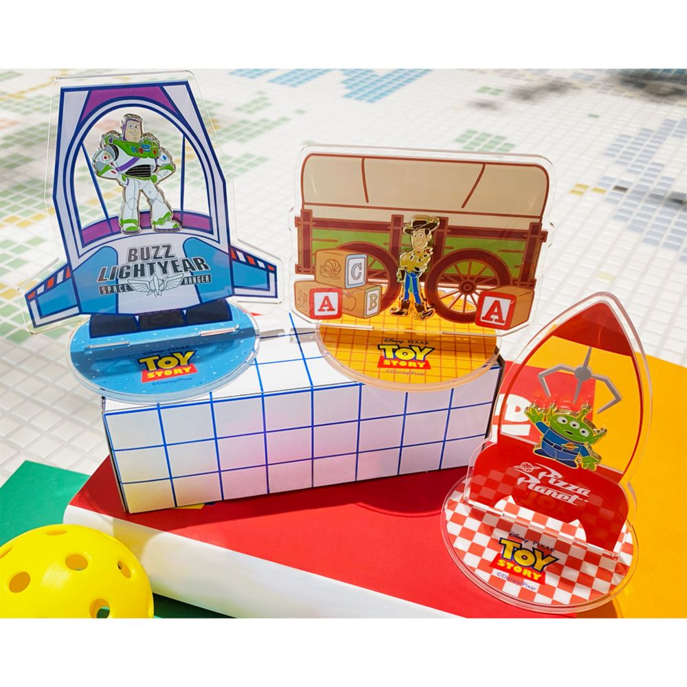 飾れるピンズ　TOY STORY　ウッディ