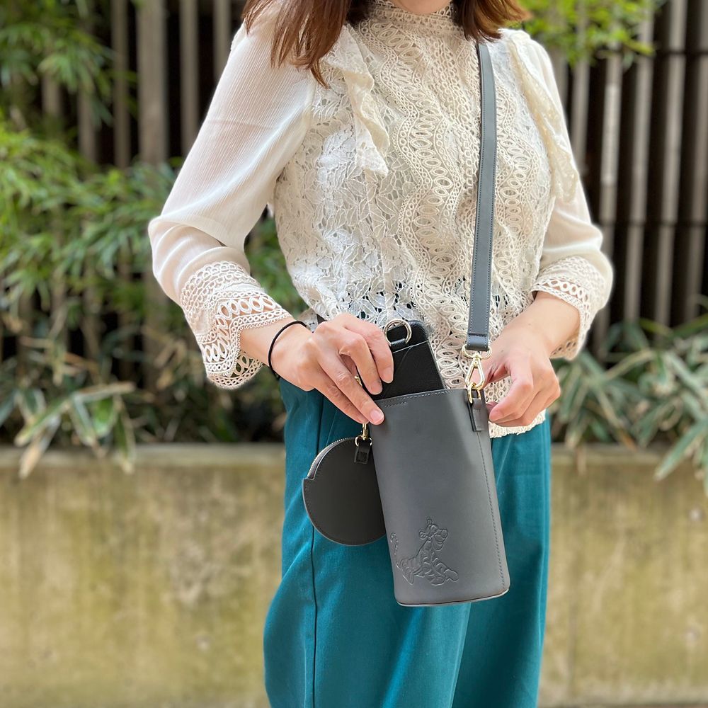 Plus Anq(プラスアンク)  『くまのプーさん』 ティガー デザイン ボトルバッグ 婦人用