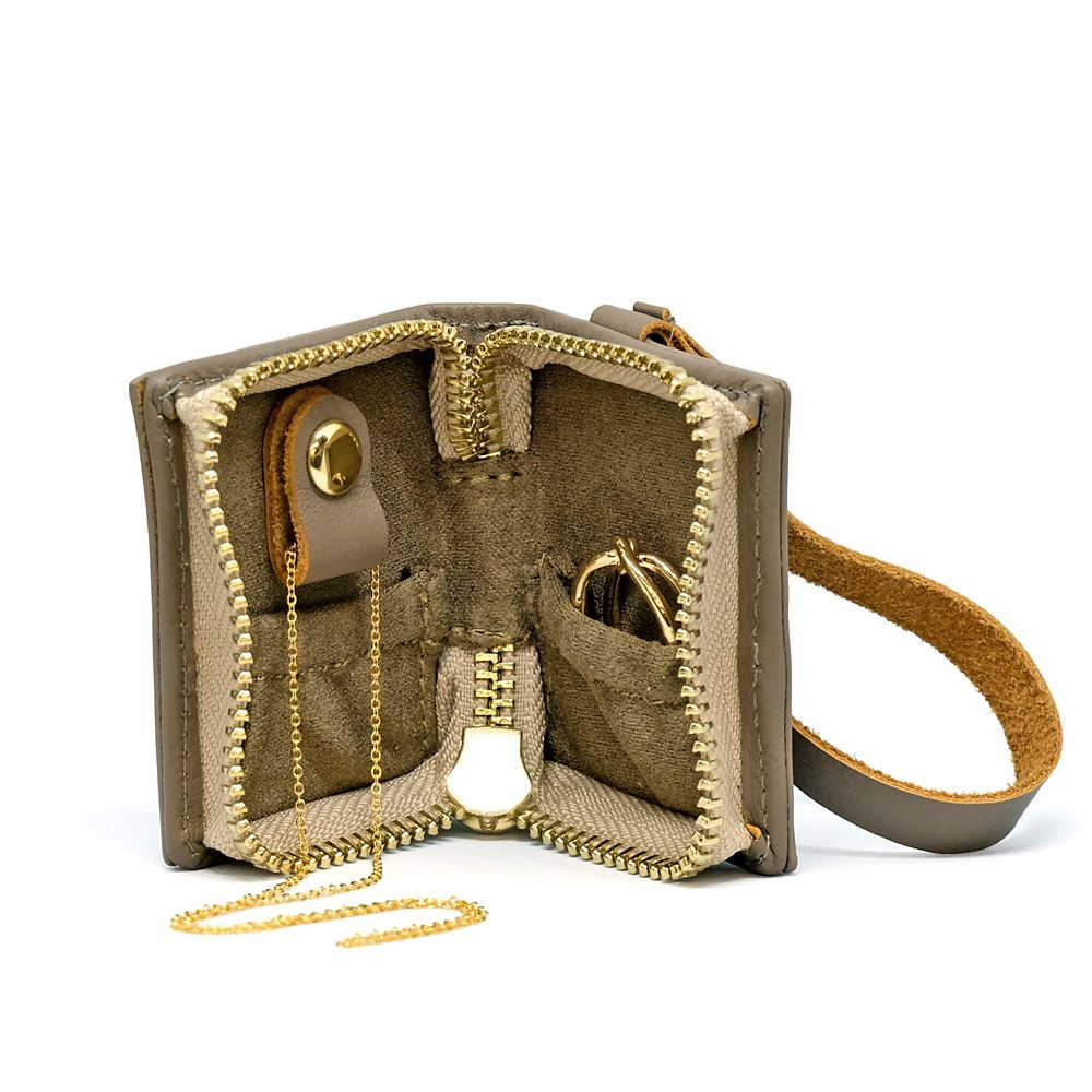 【Plus Anq(プラスアンク)】バンビ デザイン ブック型アクセサリーチャーム