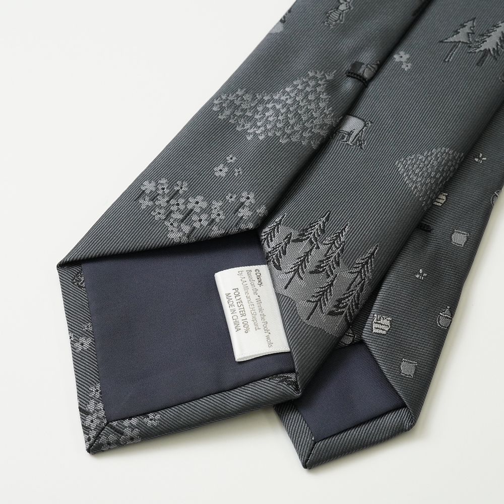 プーさんのワンポイントネクタイ