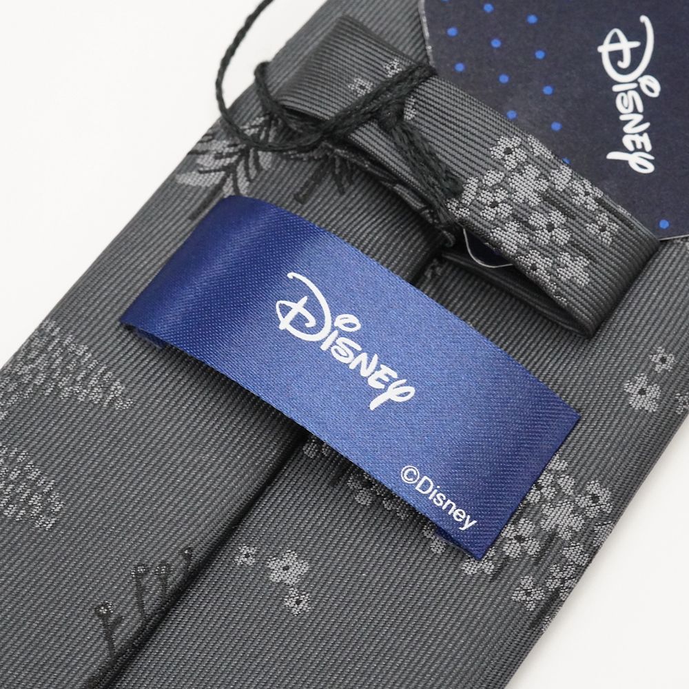 プーさんのワンポイントネクタイ