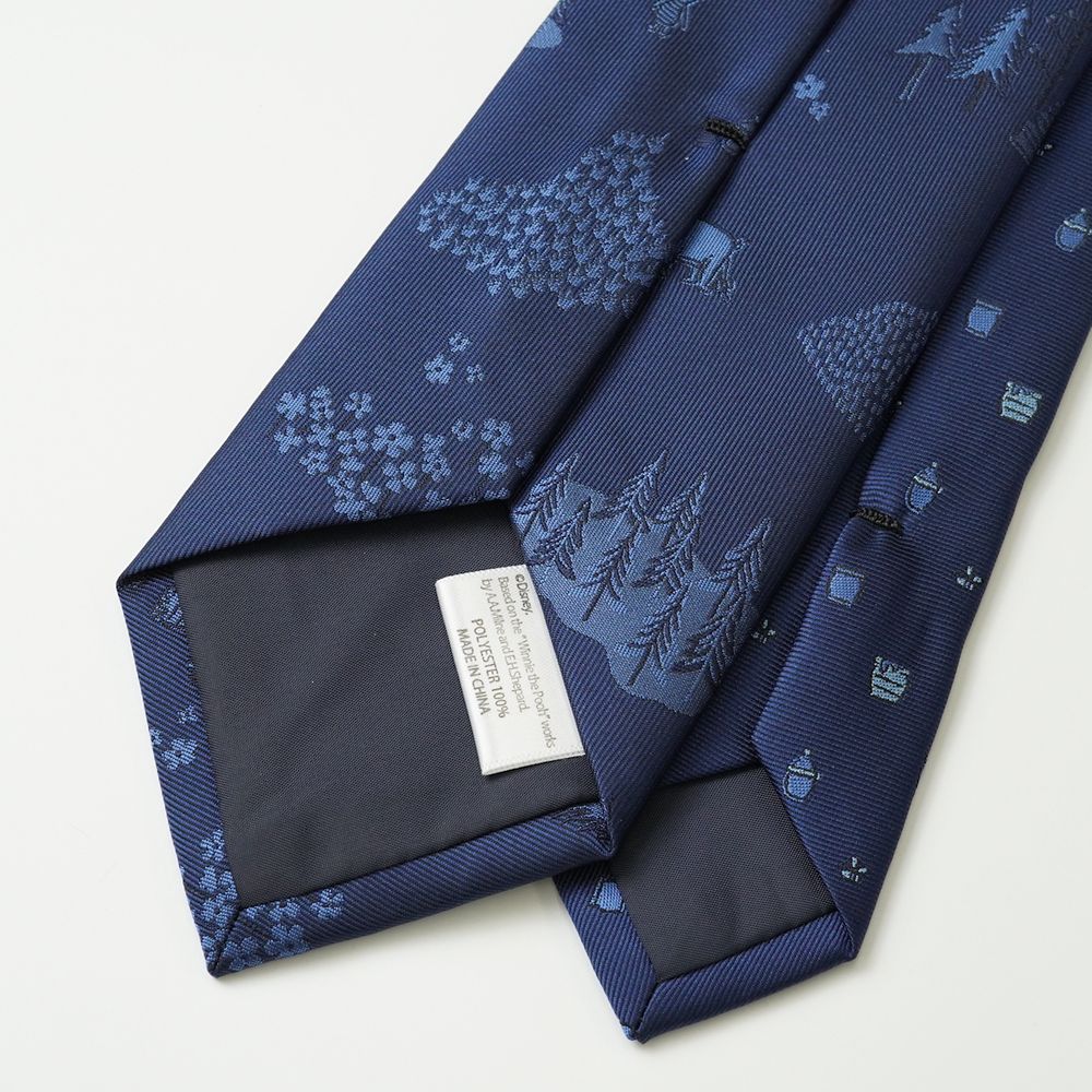 プーさんのワンポイントネクタイ