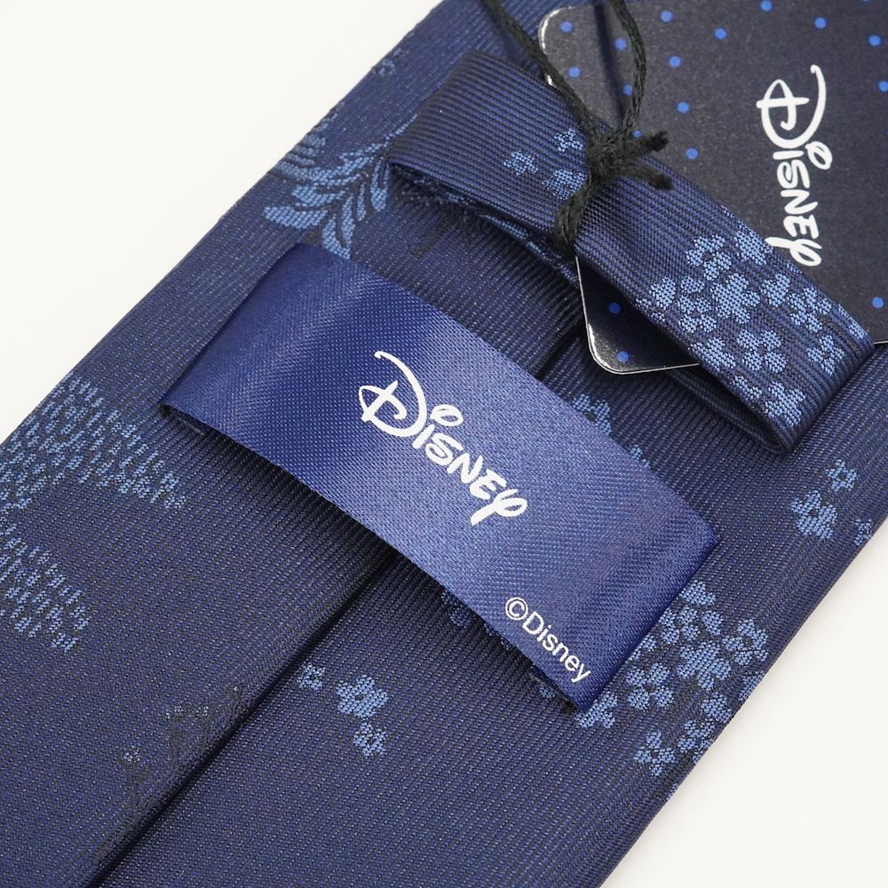 プーさんのワンポイントネクタイ