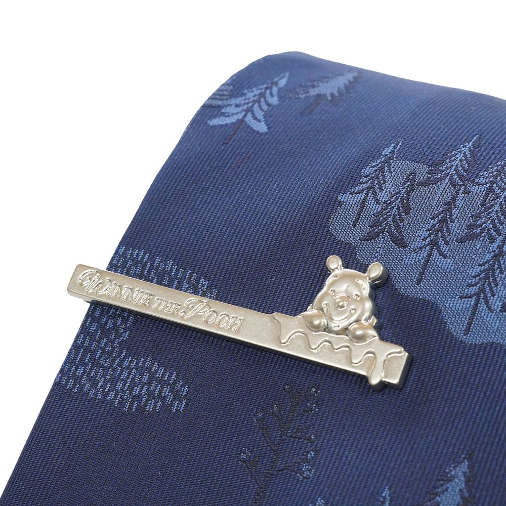 DISNEY／ネクタイ＆タイバー BOXセット　(くまのプーさん　ワンポイント柄&times;ひょっこりタイバー）DNDW1431紺 & Wa-11