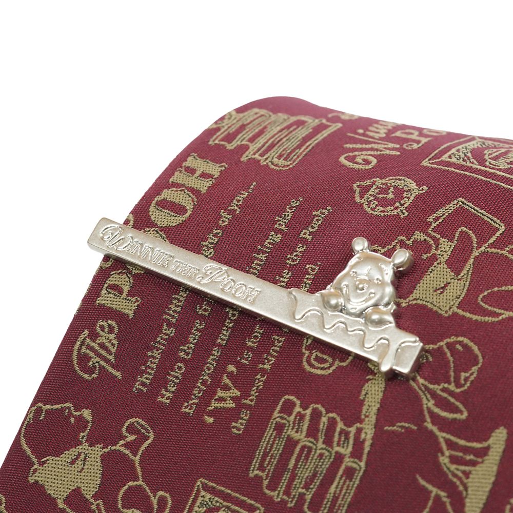 DISNEY／ネクタイ＆タイバー BOXセット　(くまのプーさん　カリグラフィ柄&times;ひょっこりタイバー）DND50026赤 & Wa-11