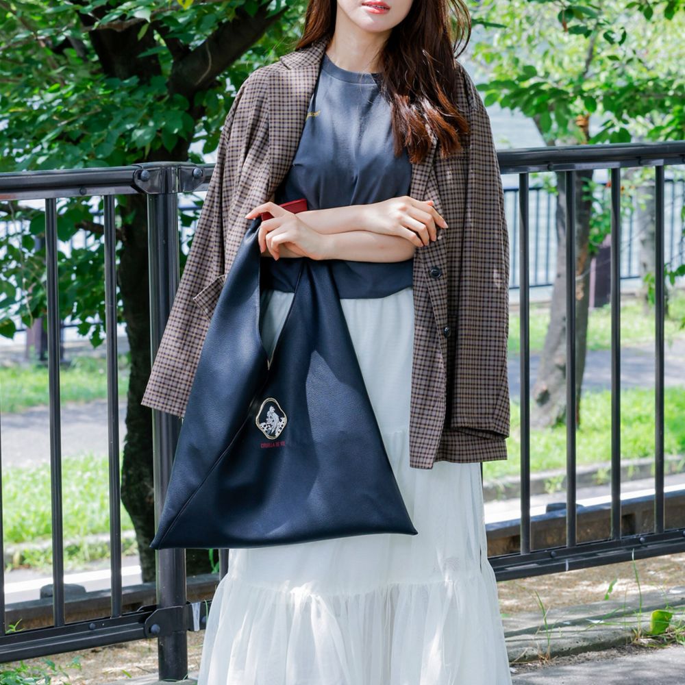 【ACCOMMODE】『101匹わんちゃん』クルエラ メタルフレームトライアングルトート(D-KJ1521/BK)