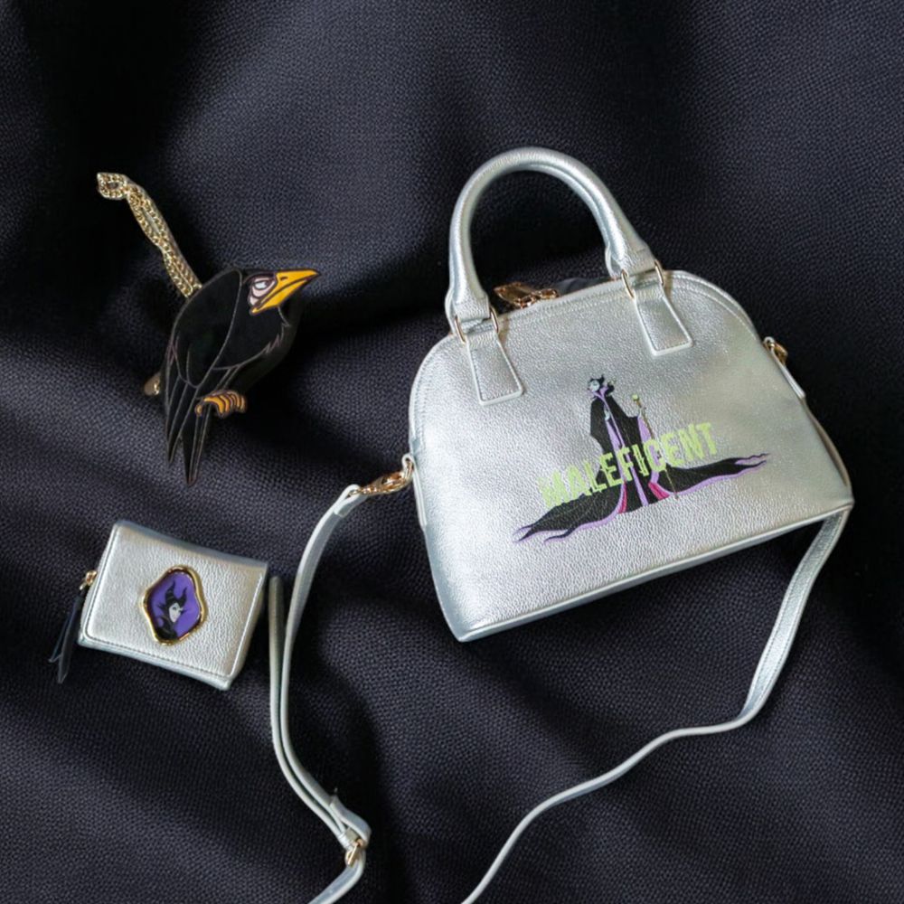 【ACCOMMODE】『眠れる森の美女』マレフィセント メタルフレームウォレット(D-KJ1522/SV)